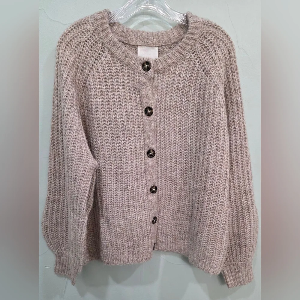 Elegant Beige Knit Cardigan - Picture 3 of 6